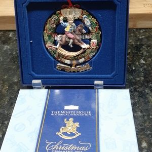 2003 official White House Christmas ornament.